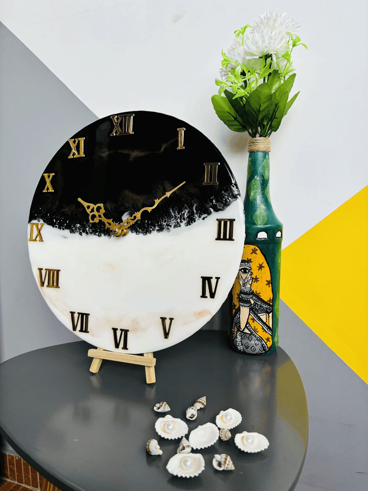 Resin Clock - Black & White